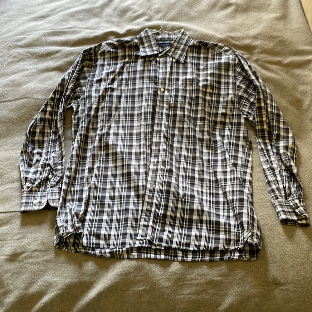Tommy Hilfiger plaid black and white Large button down